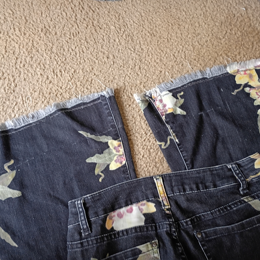 Free People miami Nights Flare Wide Leg Bell Raw Hem Floral Print Jeans Pants 26 - Picture 2 of 6